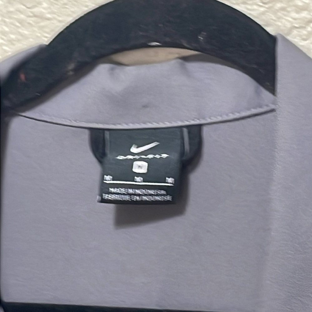 Nike Dri-Fit Men's Gray Lightweight Jacket. Very Good Condition. Size M. - Picture 4 of 10